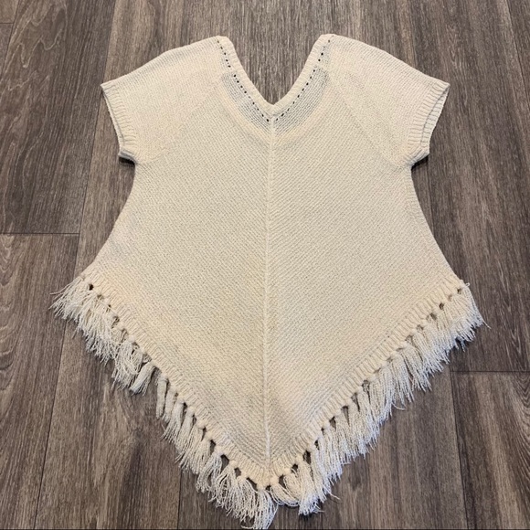 JACKS Crocheted Short Sleeve Tasseled Sweater - Picture 9 of 9